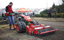 Stroje na zahradnické a půdní práce